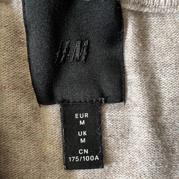 Men’s H&M lightweight sweater size Medium; very comfortable - Picture 2 of 2